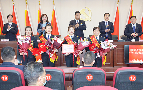 天天都是“三八”节  为“公交女神”点赞——集团召开“三八”国际劳动妇女节表彰大会